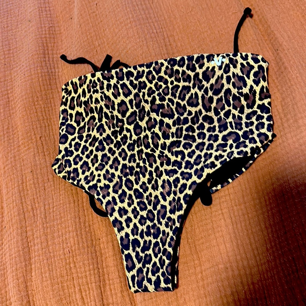 VEKKER LA pole wear BOTTOMS
Hollywood High Waisted Short - Reversible small